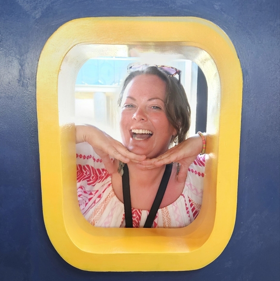 Meet your Posher, Amber Dawn - Picture 7 of 16